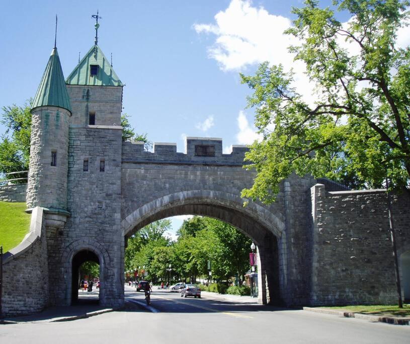 Initial / Medzi / Centre-Ville De Quebec Buitenkant foto